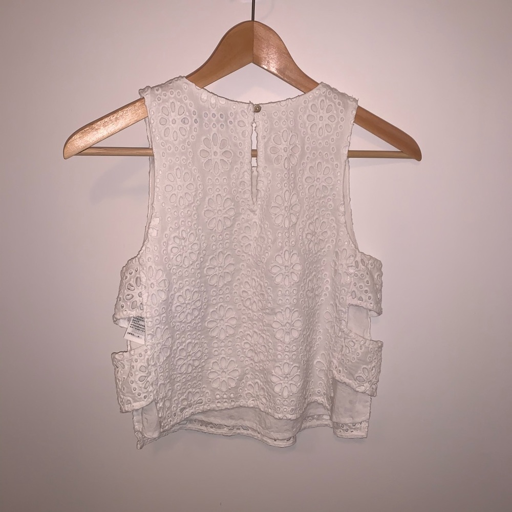 white top - Picture 2 of 6